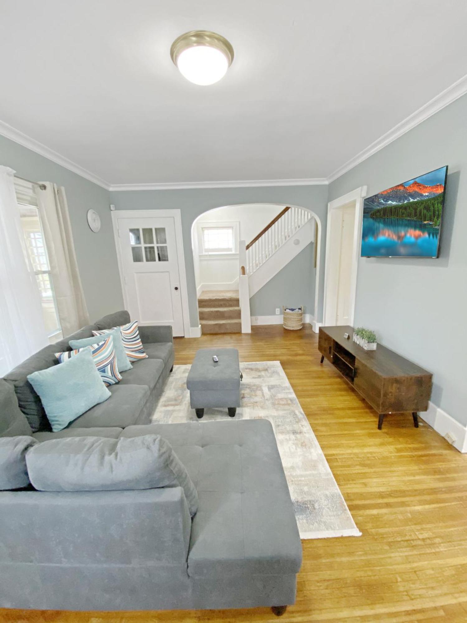 Lux 3Br, Steps From Airport, U Of R & Grocery Stores Rochester Exterior photo