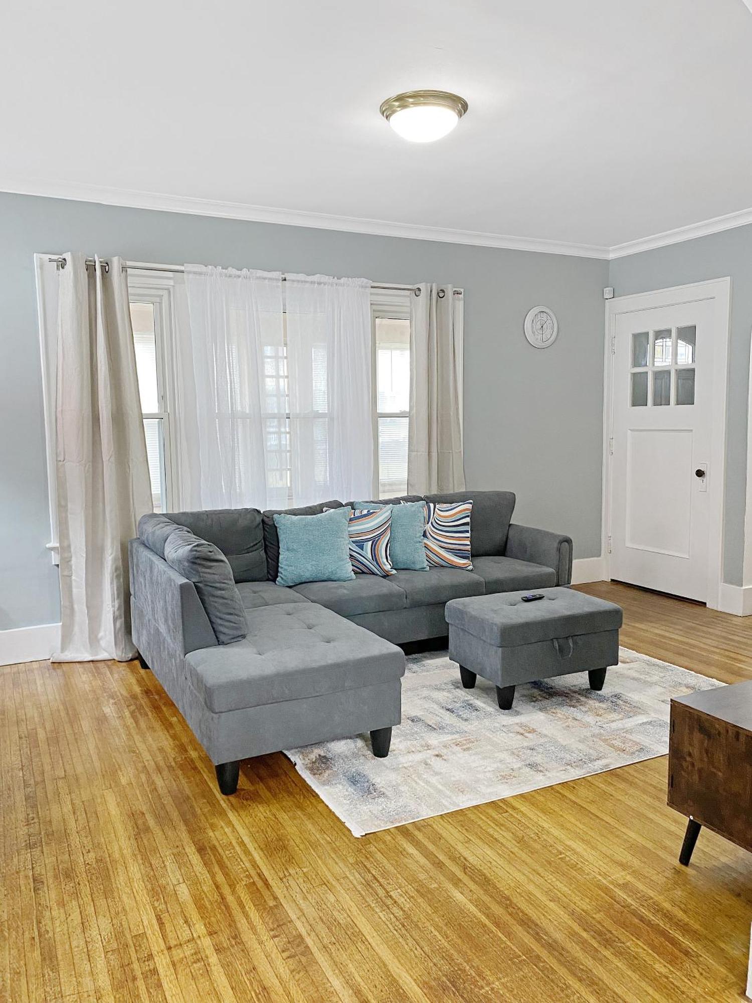 Lux 3Br, Steps From Airport, U Of R & Grocery Stores Rochester Exterior photo